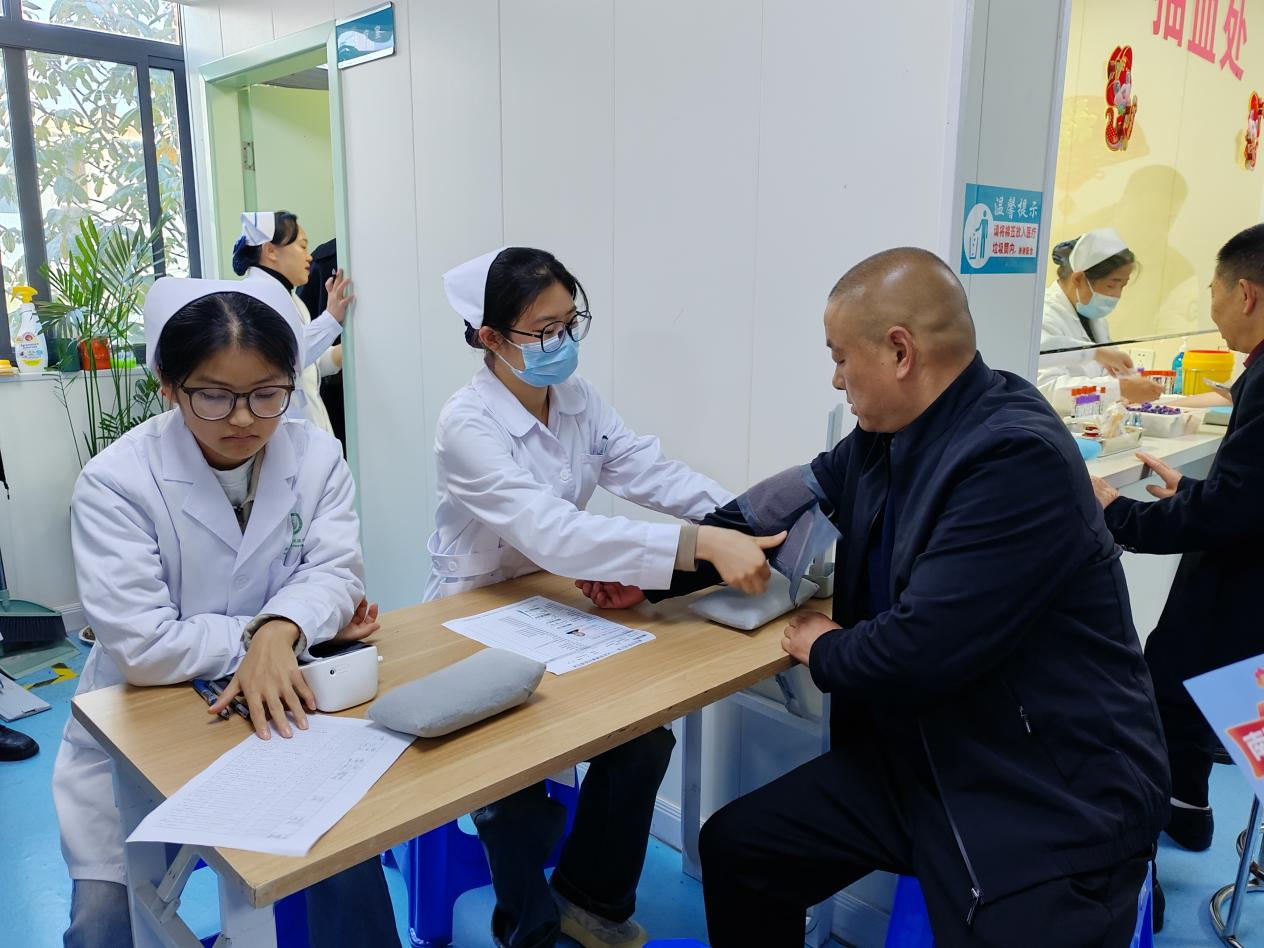 关于东直门医院医院排队代办挂号老人体检全程引导，安稳完成检查的信息